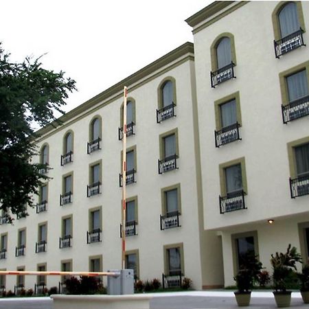 Hotel Alameda Express Matamoros  Bagian luar foto