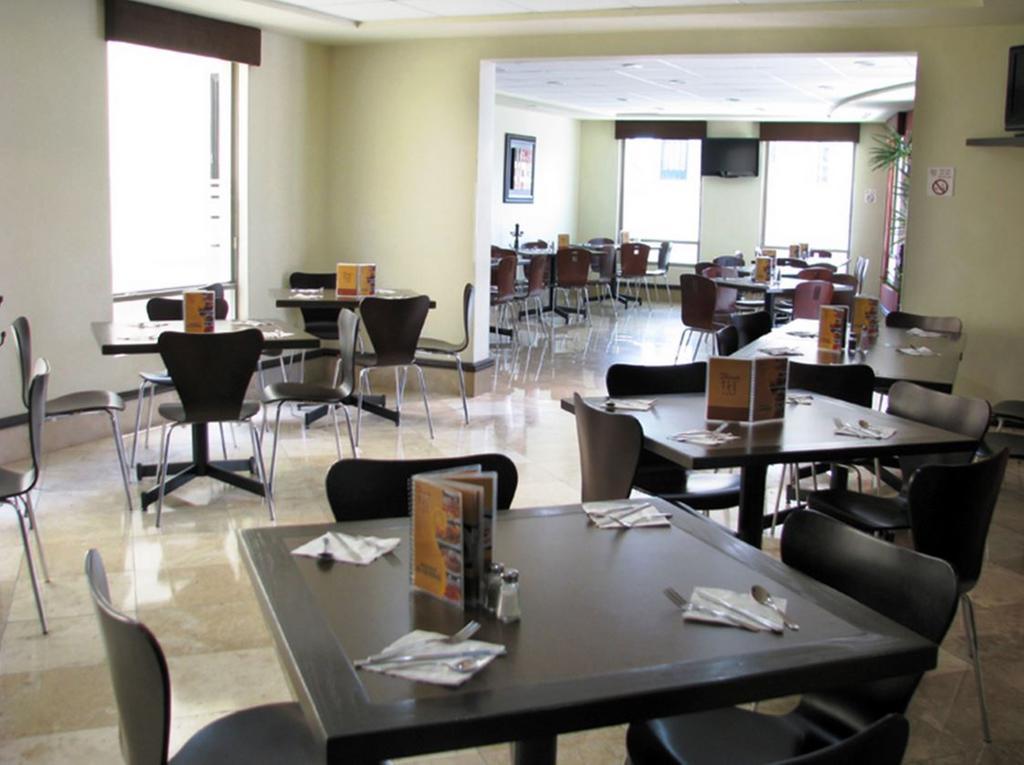 Hotel Alameda Express Matamoros  Bagian luar foto