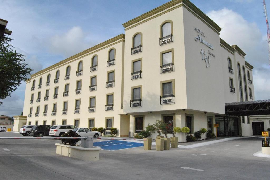 Hotel Alameda Express Matamoros  Bagian luar foto