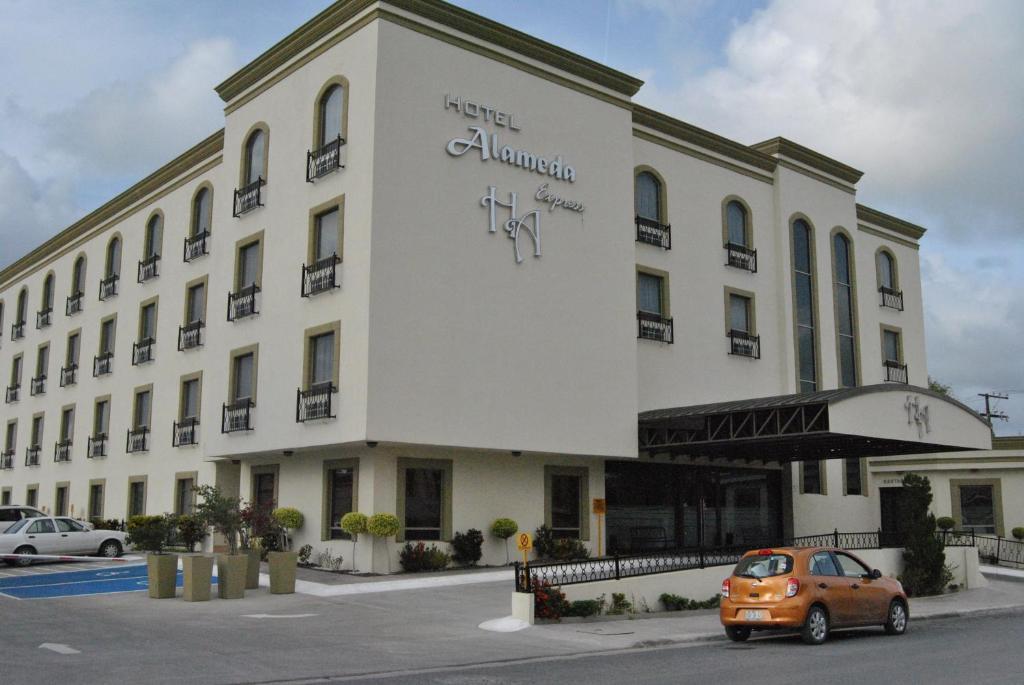 Hotel Alameda Express Matamoros  Bagian luar foto