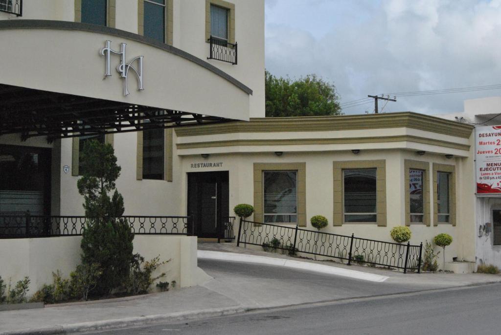 Hotel Alameda Express Matamoros  Bagian luar foto