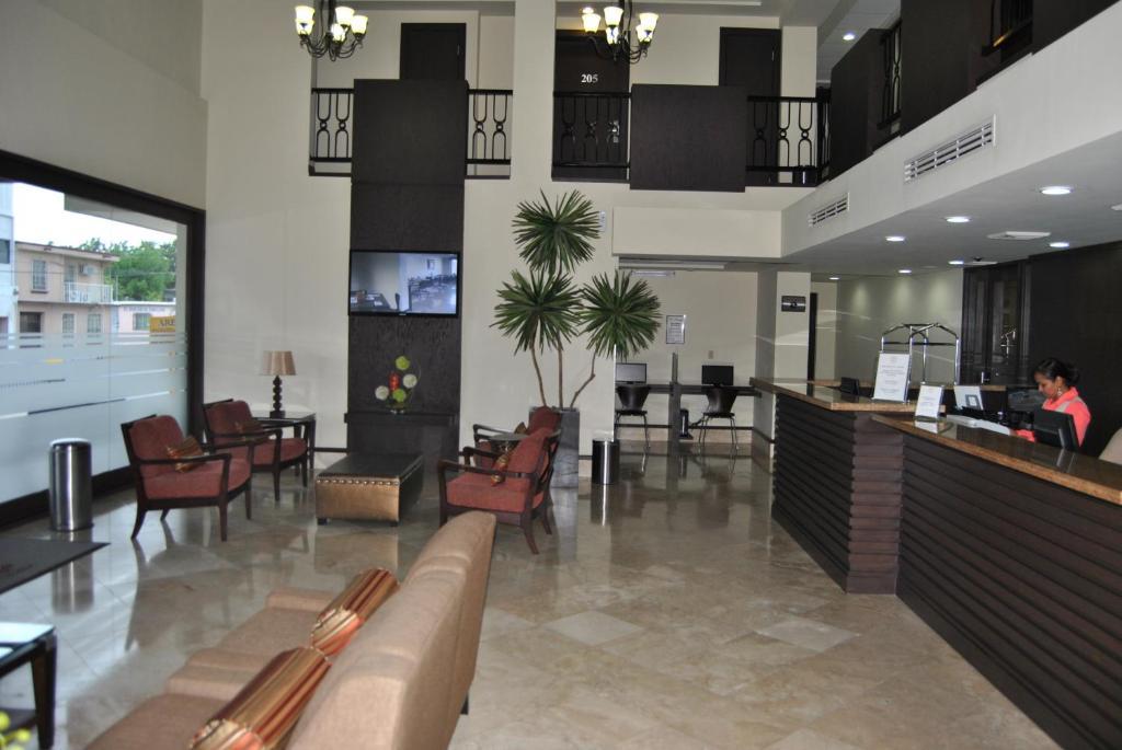 Hotel Alameda Express Matamoros  Bagian luar foto