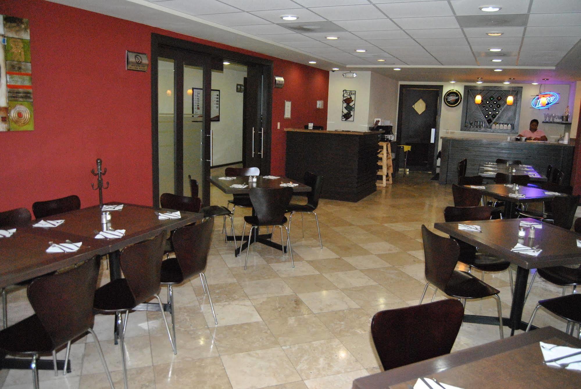 Hotel Alameda Express Matamoros  Bagian luar foto