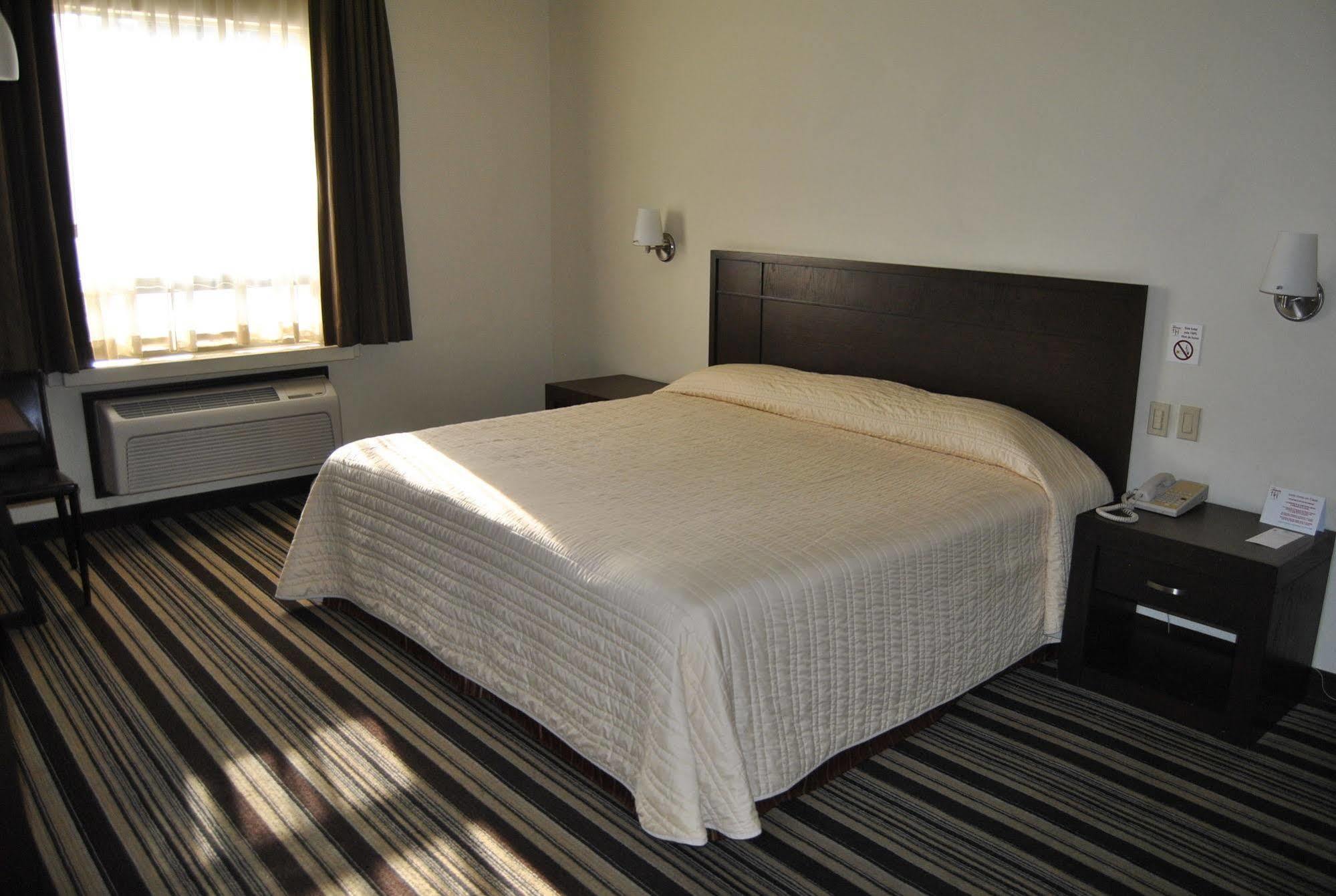 Hotel Alameda Express Matamoros  Bagian luar foto